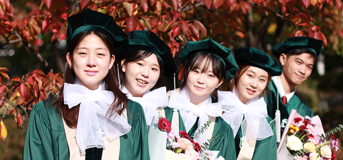 졸업을 축하합니다! 첨부 이미지